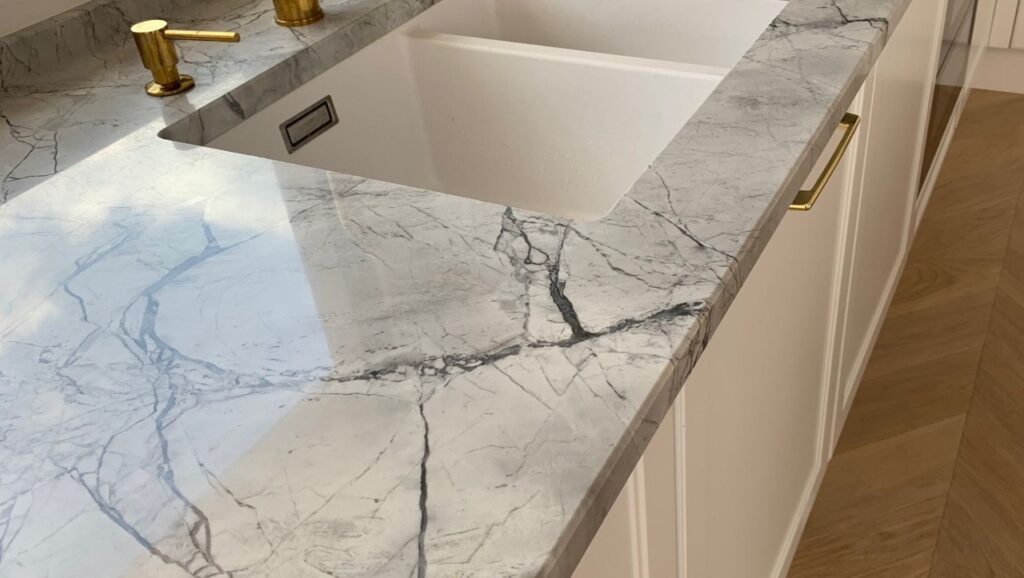 Calacatta Super White — zdjęcie z katalogu Divine Collection